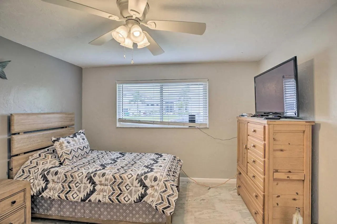 Bright With Dock And Canal View In Cape Coral! * Cape Coral