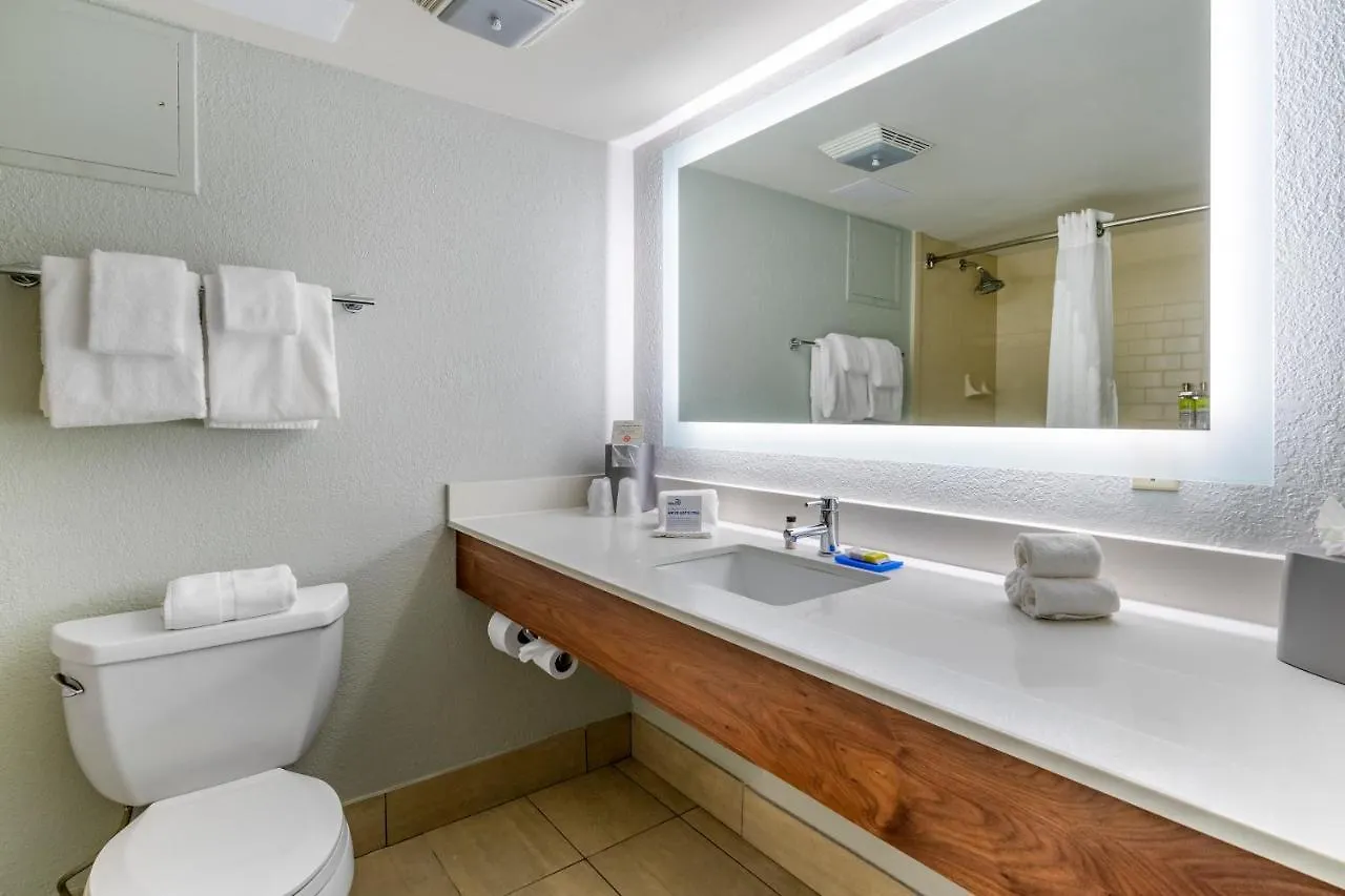Express Cape Coral-fort Myers Area By Ihg Hotell 3*