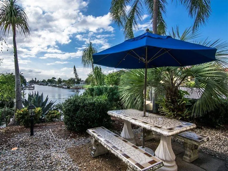 Oyo Waterfront Hotel- Myers, Fl Hotel 2*