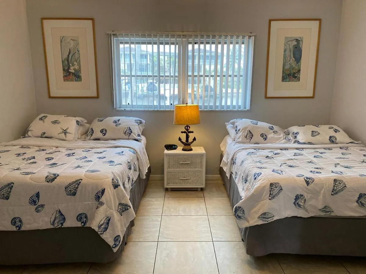 Hideaway Waterfront Resort 3*