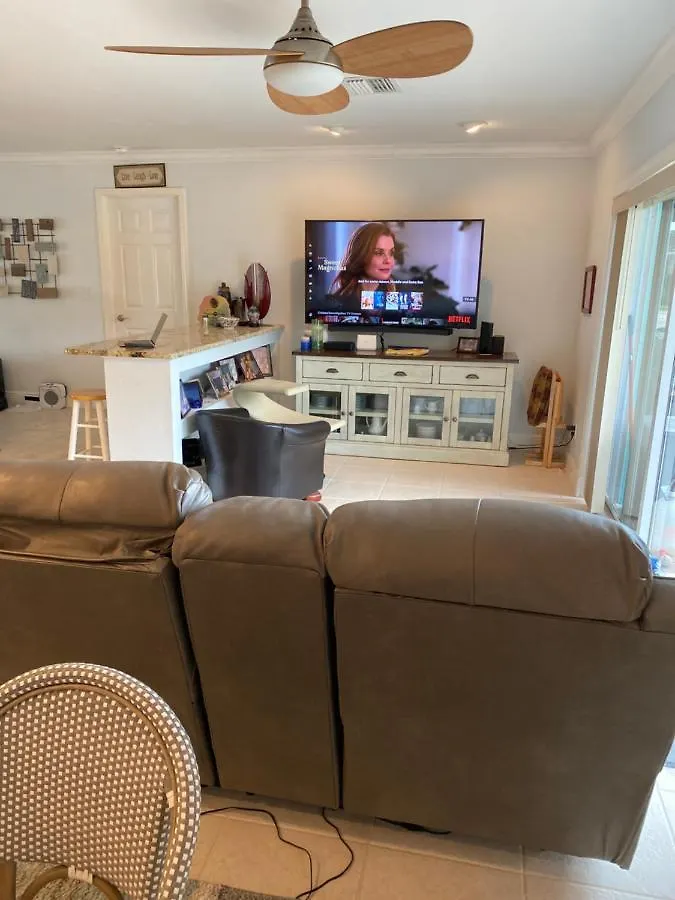 Homestay Oasis Is The Cape's Place To Cape Coral