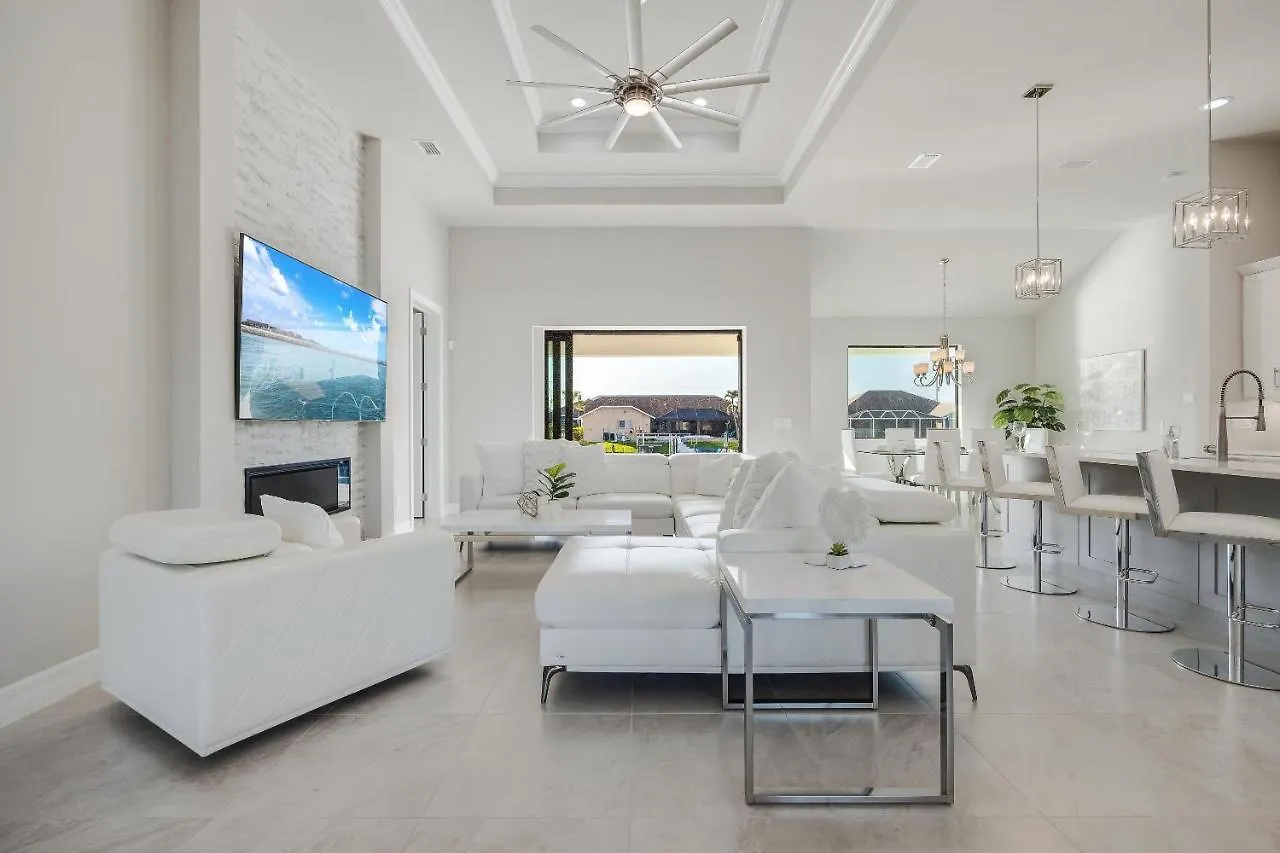 Heated Pool, Kayaks, Brand New Home, Sleeps 6 - Luxuria Blanca *