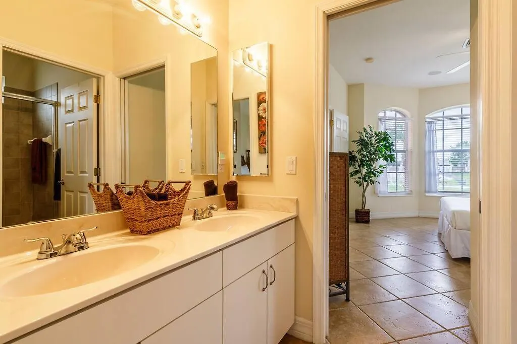 Villa Maxos - Boaters Dream 4br/3 Bath Pool / Cabo Coral