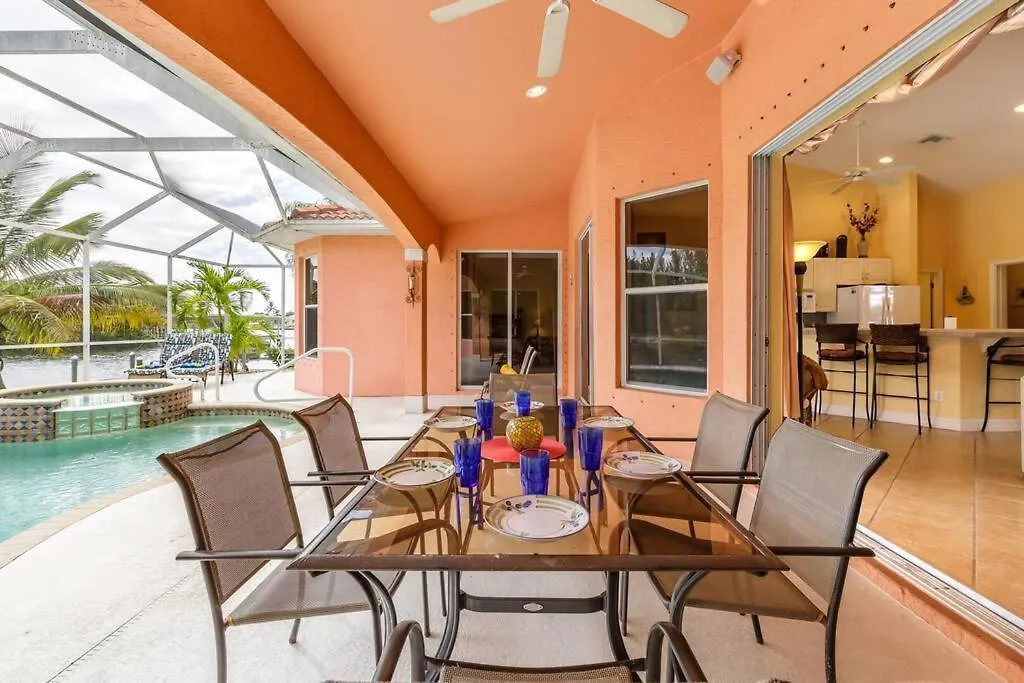 Maxos - Boaters Dream 4br/3 Bath Pool / Cabo Coral