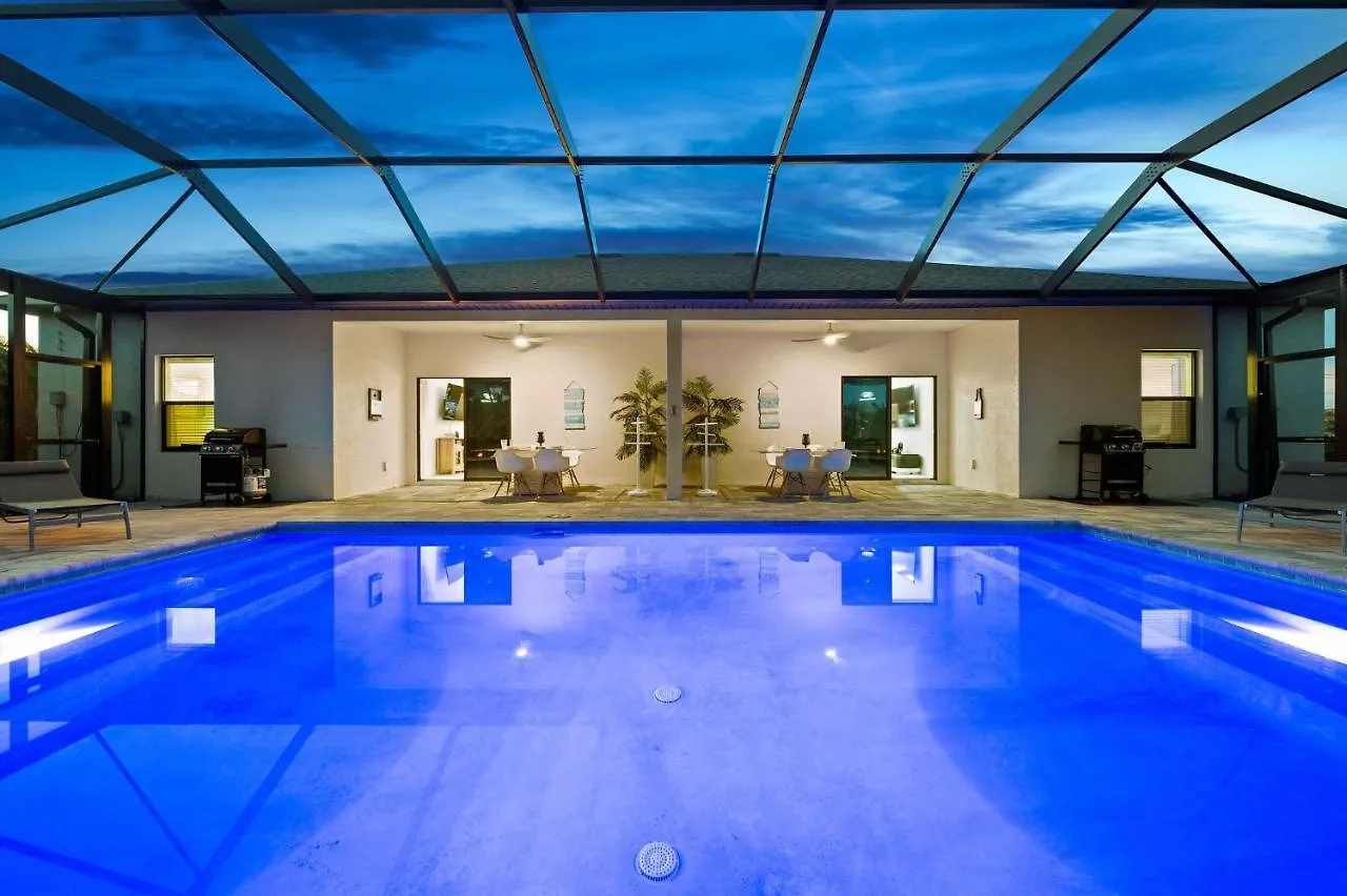 빌라 Entire Luxury Duplex Gulf Access Heated Saltwater Pool 케이프코럴