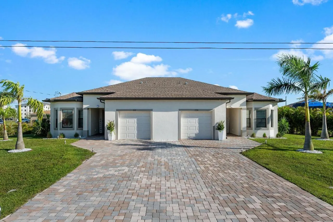 Entire Luxury Duplex Gulf Access Heated Saltwater Pool 빌라 케이프코럴