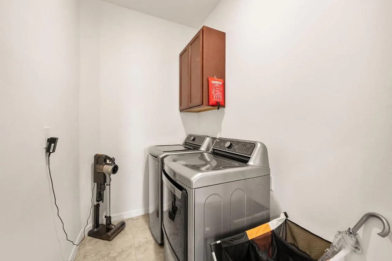 Entire Luxury Duplex Gulf Access Heated Saltwater Pool 케이프코럴
