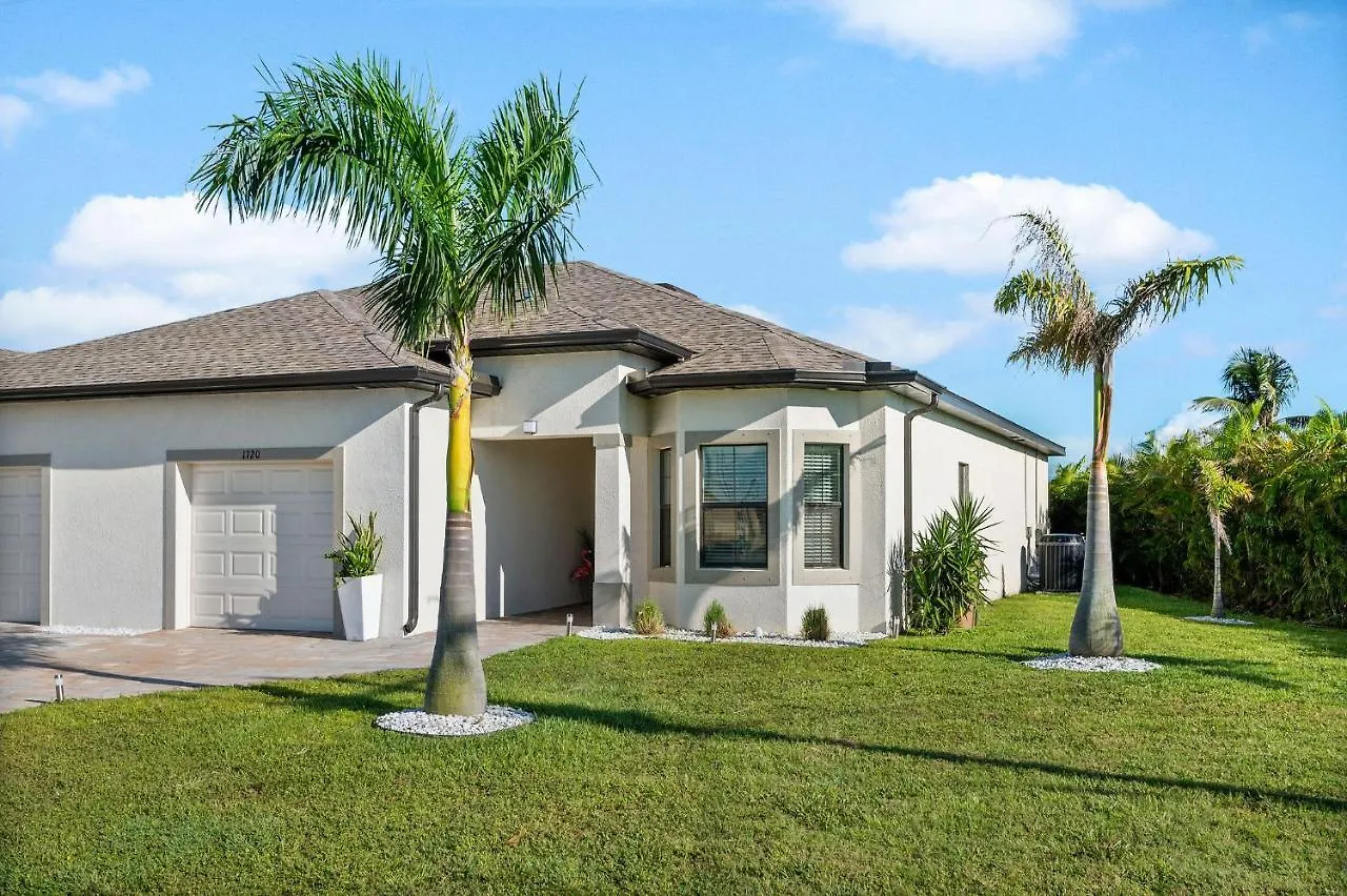 빌라 Entire Luxury Duplex Gulf Access Heated Saltwater Pool 케이프코럴