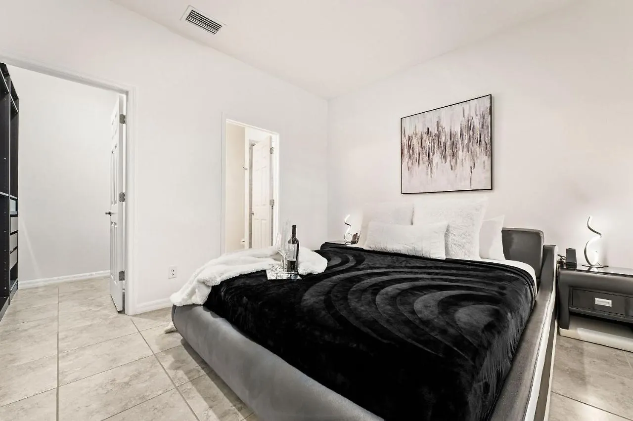 Entire Luxury Duplex Gulf Access Heated Saltwater Pool 빌라 케이프코럴