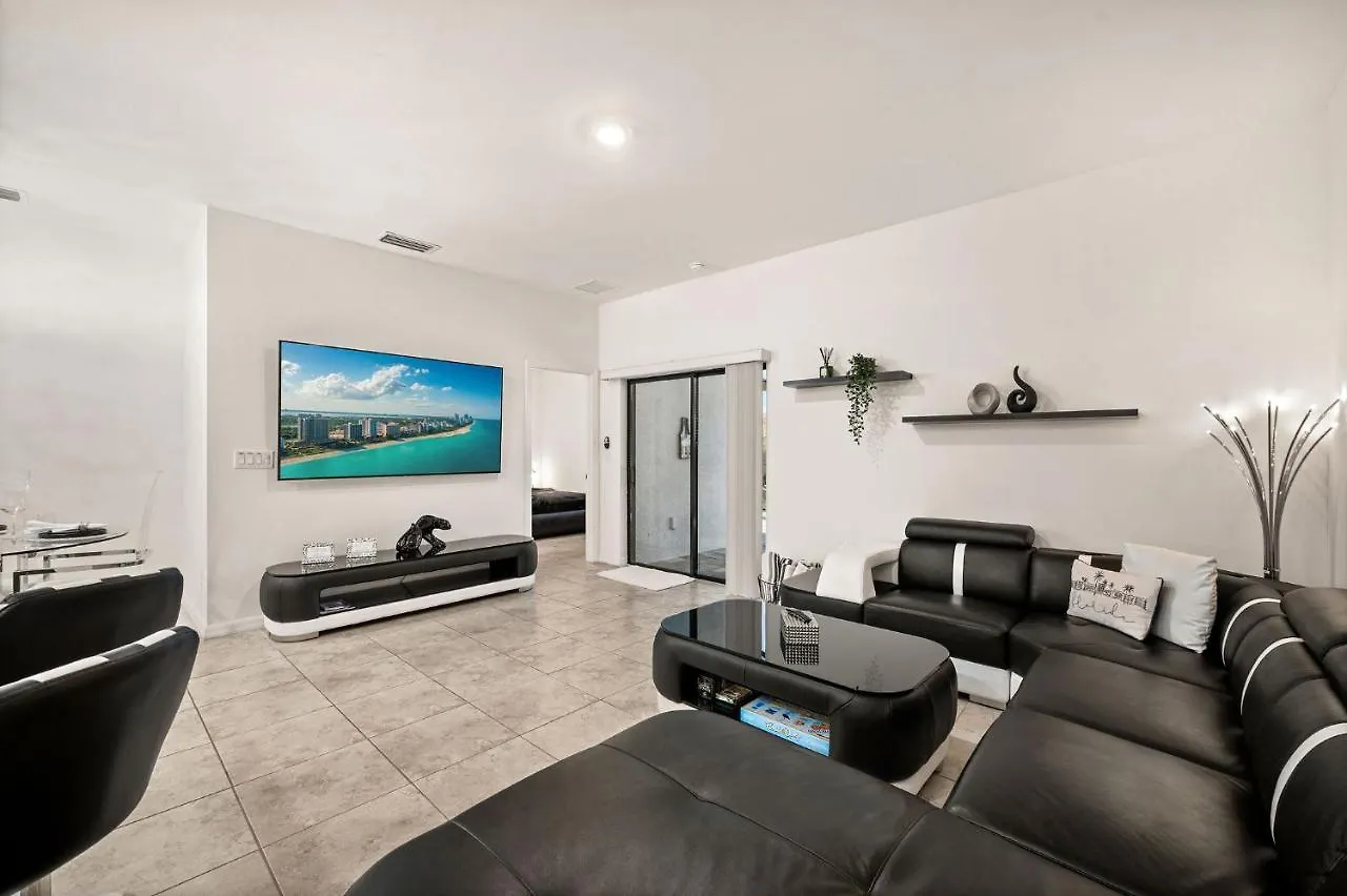 Entire Luxury Duplex Gulf Access Heated Saltwater Pool * 케이프코럴