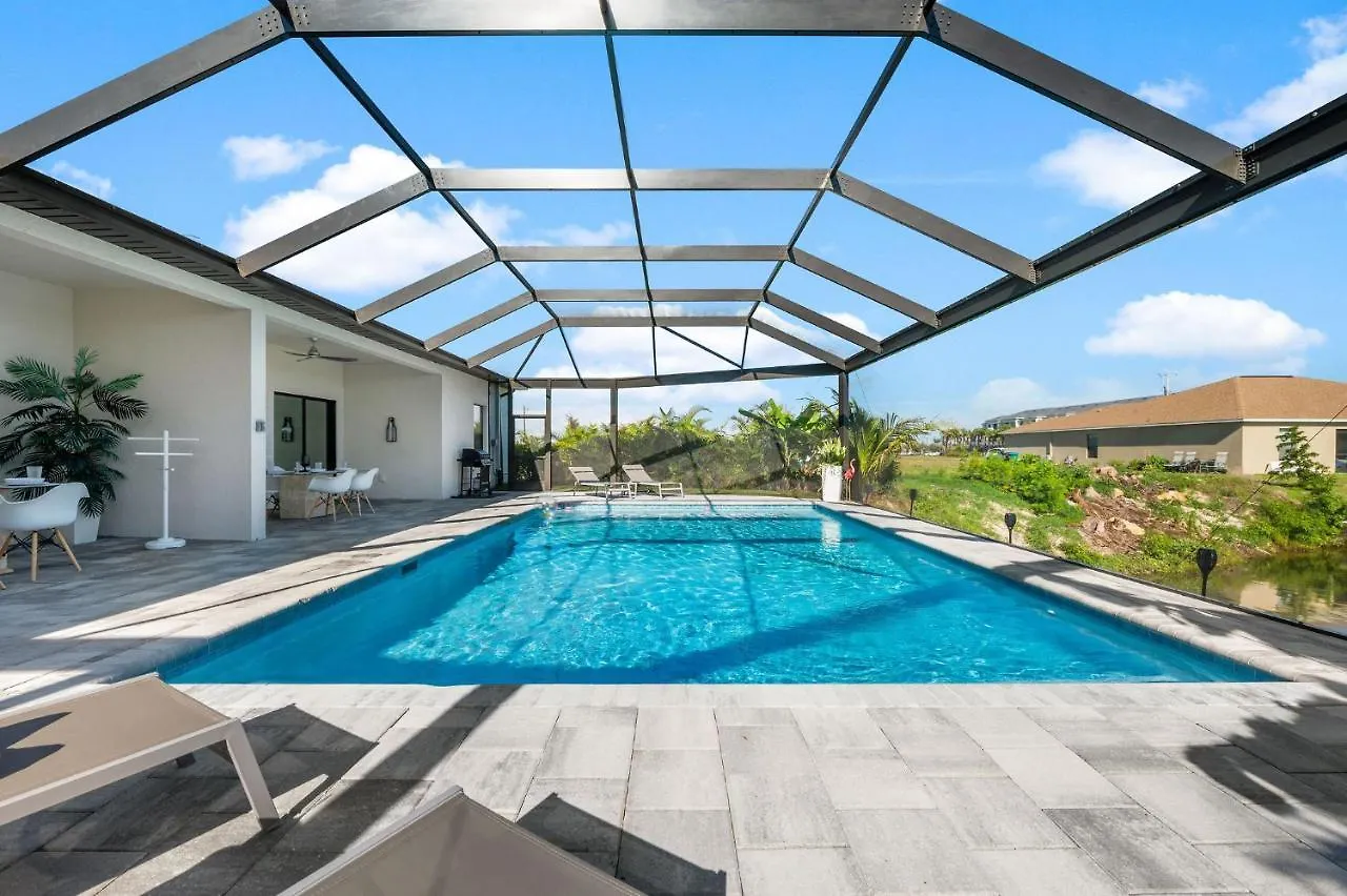 Entire Luxury Duplex Gulf Access Heated Saltwater Pool 케이프코럴