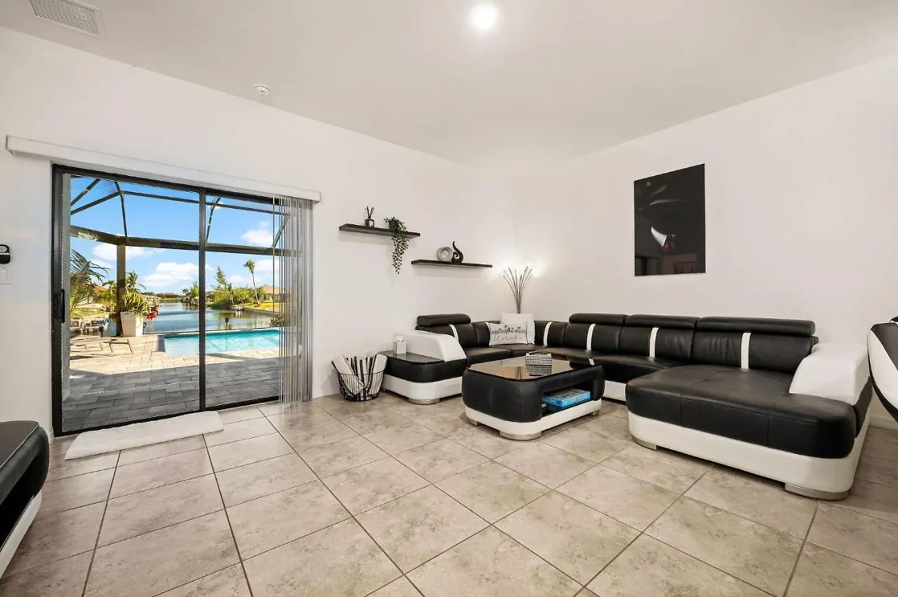 Entire Luxury Duplex Gulf Access Heated Saltwater Pool 빌라 케이프코럴