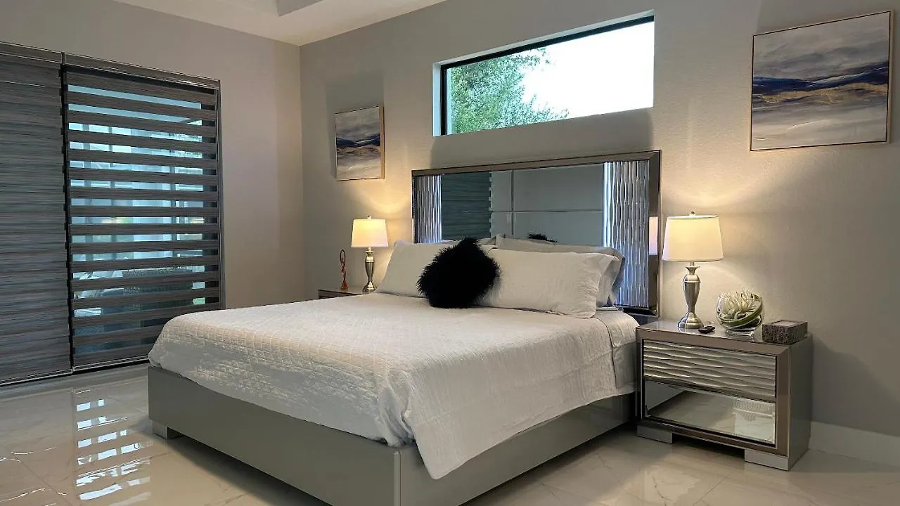 Holiday home 4br Gem: Pool, Pets & Family - Cape Coral, Florida Cape Coral