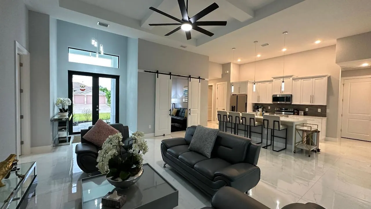 4br Gem: Pool, Pets & Family - Cape Coral, Florida