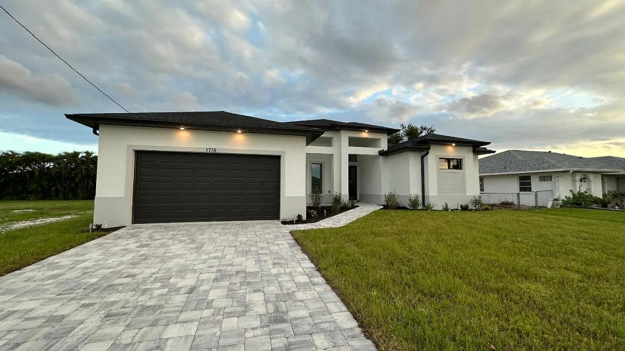 Holiday home 4br Gem: Pool, Pets & Family - Cape Coral, Florida *