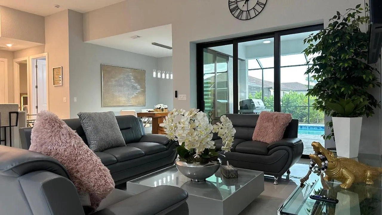 4br Gem: Pool, Pets & Family - Cape Coral, Florida Holiday home *