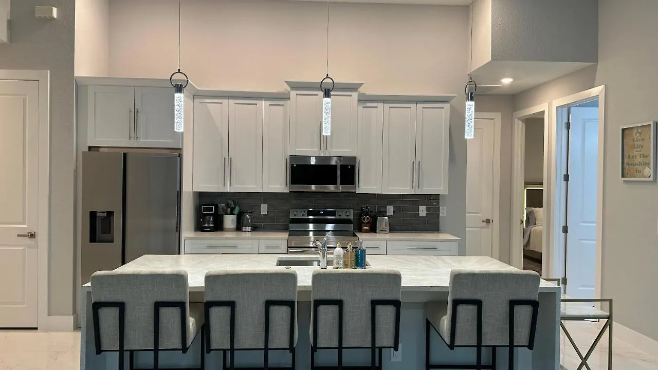 Holiday home 4br Gem: Pool, Pets & Family - Cape Coral, Florida