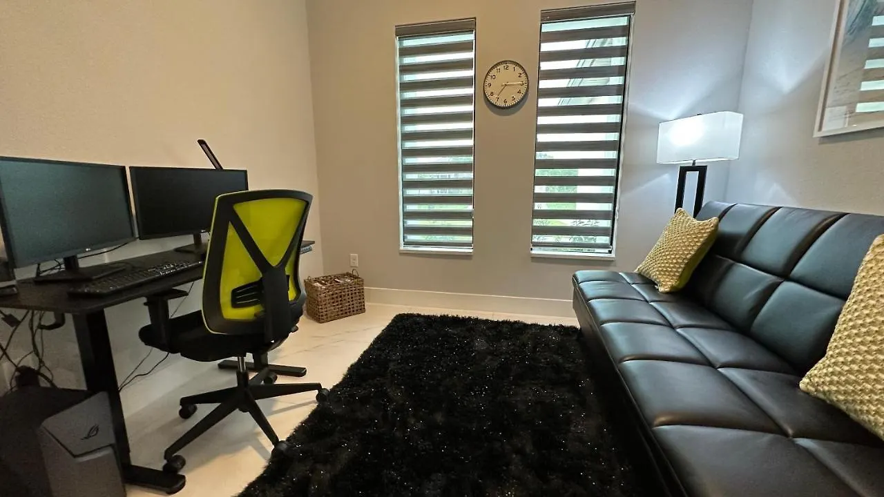 4br Gem: Pool, Pets & Family - Cape Coral, Florida