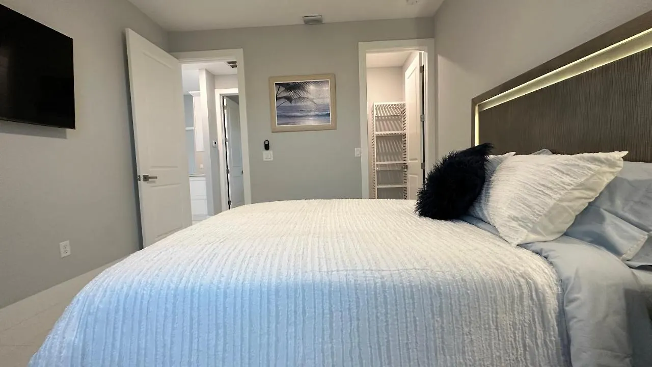 4br Gem: Pool, Pets & Family - Cape Coral, Florida *