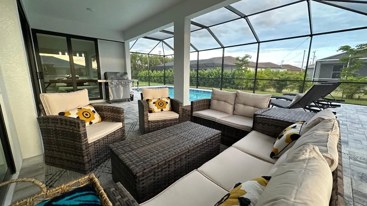 4br Gem: Pool, Pets & Family - Cape Coral, Florida Holiday home