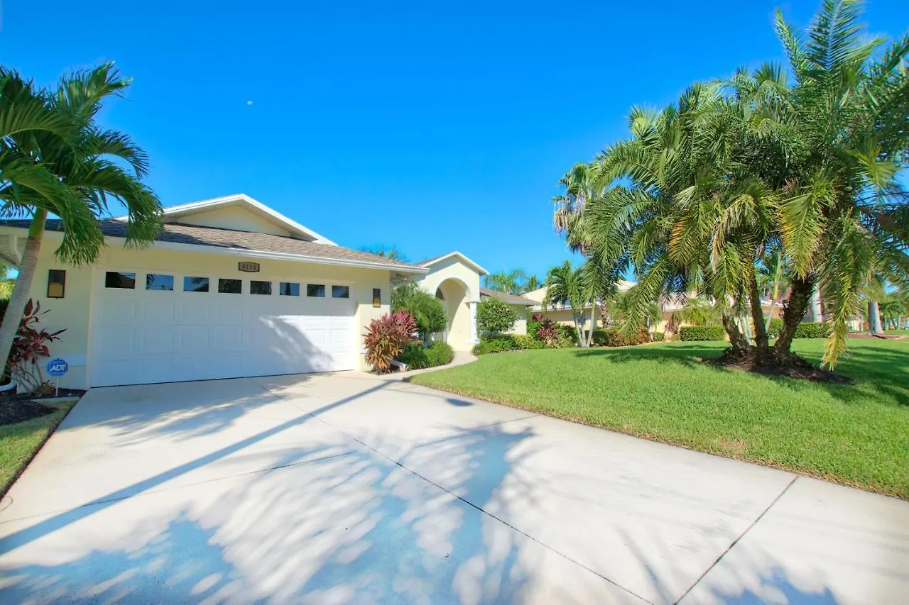 Villa Four Palms - 3 Beds - 2 Baths - 6 Guests - Gulf Access & Pool - Incl.10% Off Boat