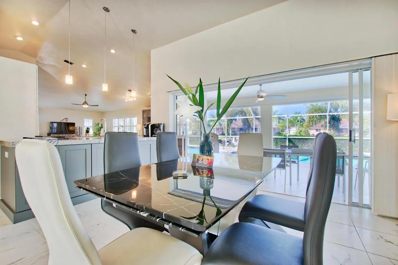 Four Palms - 3 Beds - 2 Baths - 6 Guests - Gulf Access & Pool - Incl.10% Off Boat Cape Coral