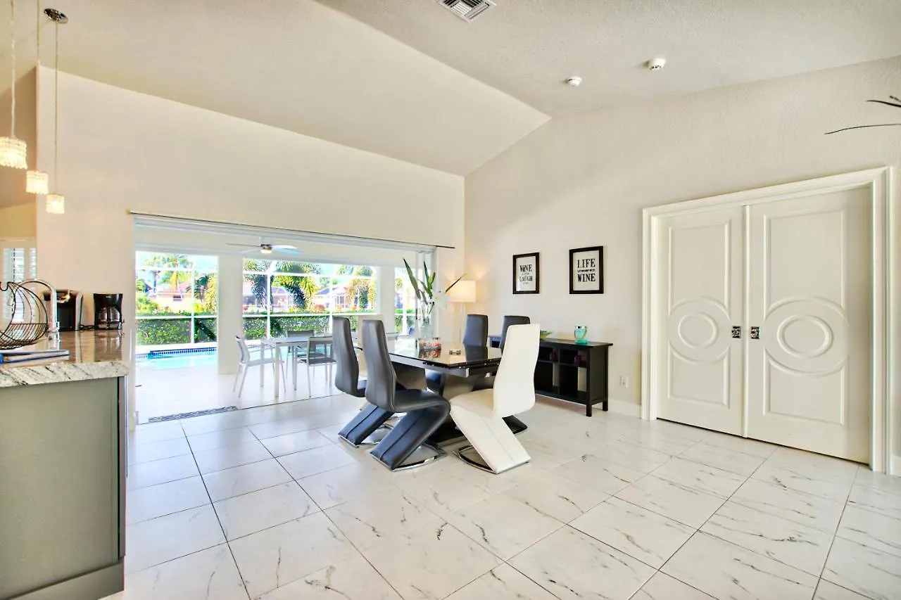 Four Palms - 3 Beds - 2 Baths - 6 Guests - Gulf Access & Pool - Incl.10% Off Boat