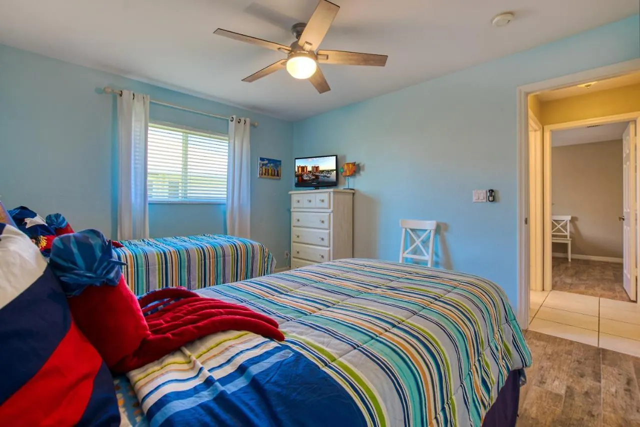 Villa Olinda - 3 Beds - 2 Baths - 6 Guests - Gulf Access & Pool - Incl. 10% Off Boat Cape Coral