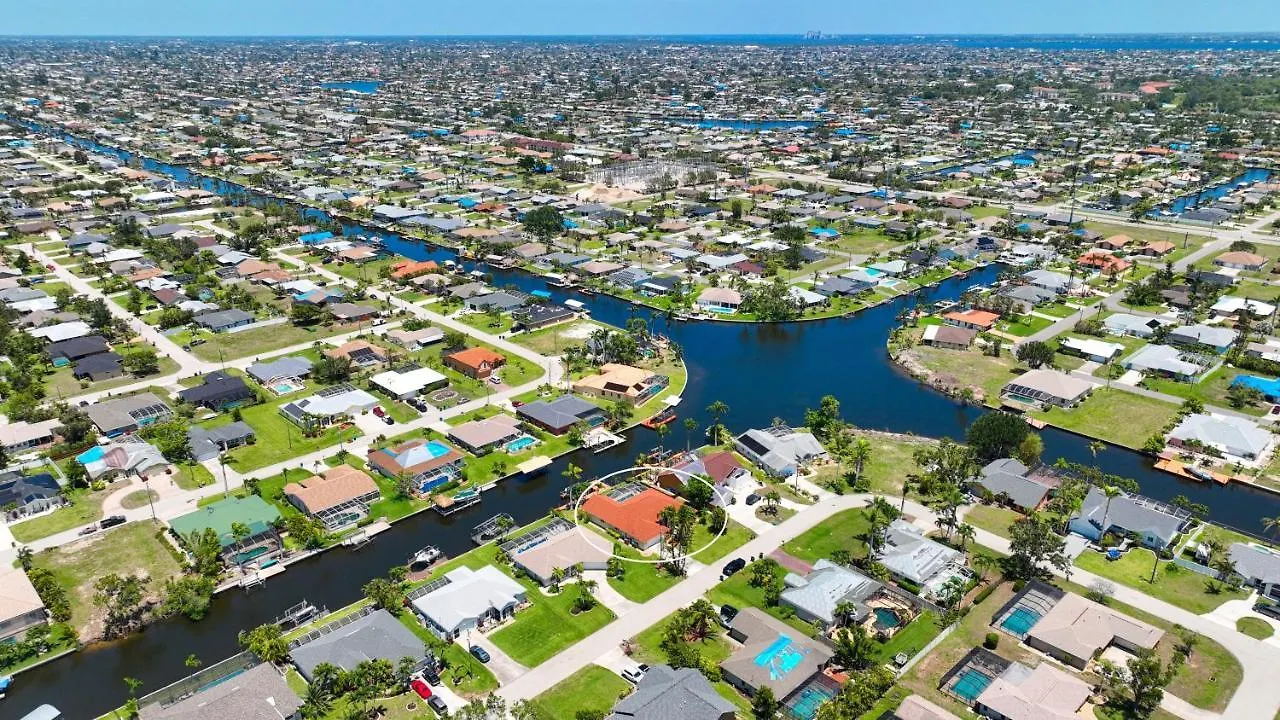 Villa Olinda - 3 Beds - 2 Baths - 6 Guests - Gulf Access & Pool - Incl. 10% Off Boat Cape Coral