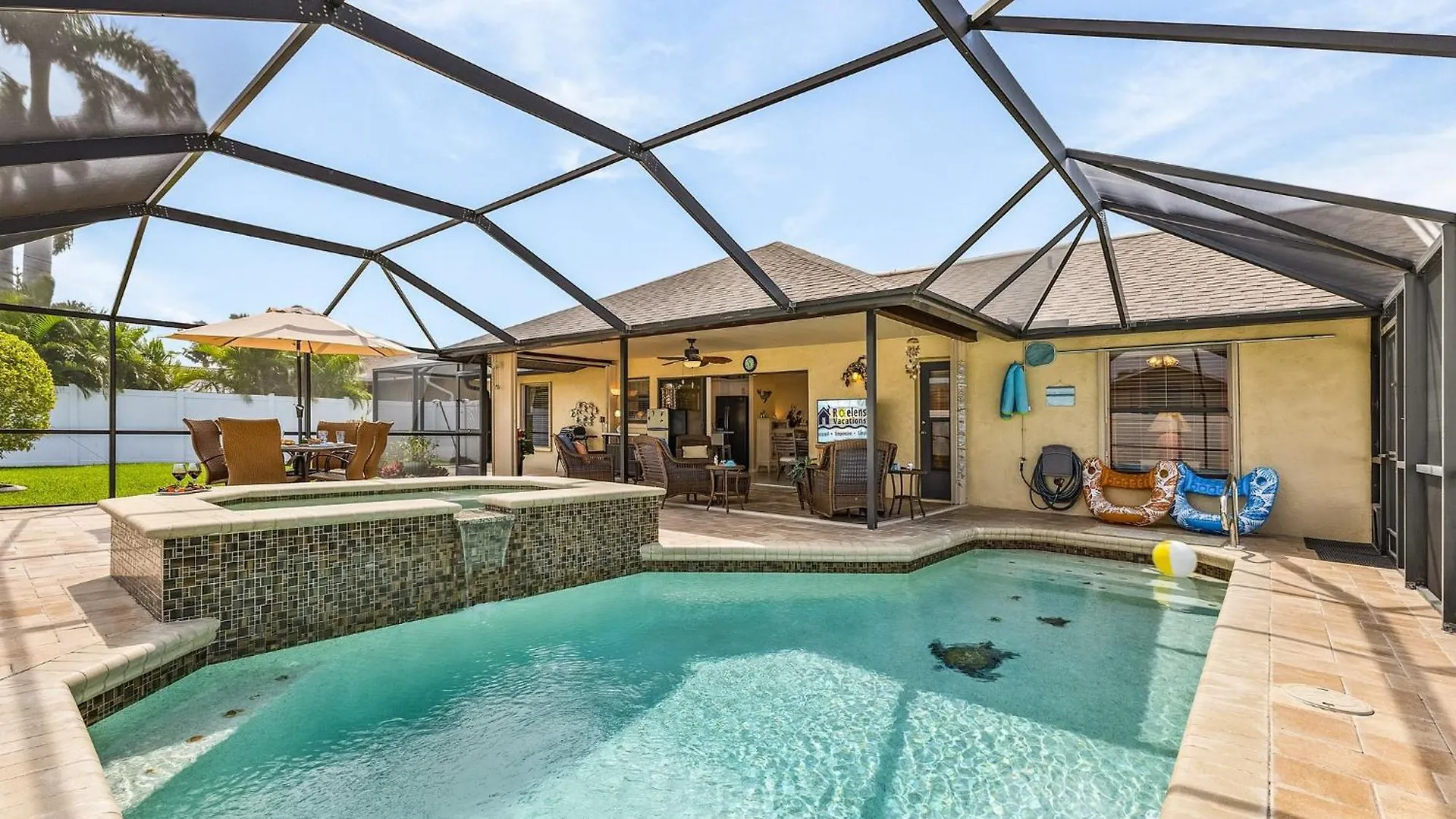 Charm And Convenience, Solar Heated Pool And - Tropical Escape - Roelens Nyaraló Cape Coral