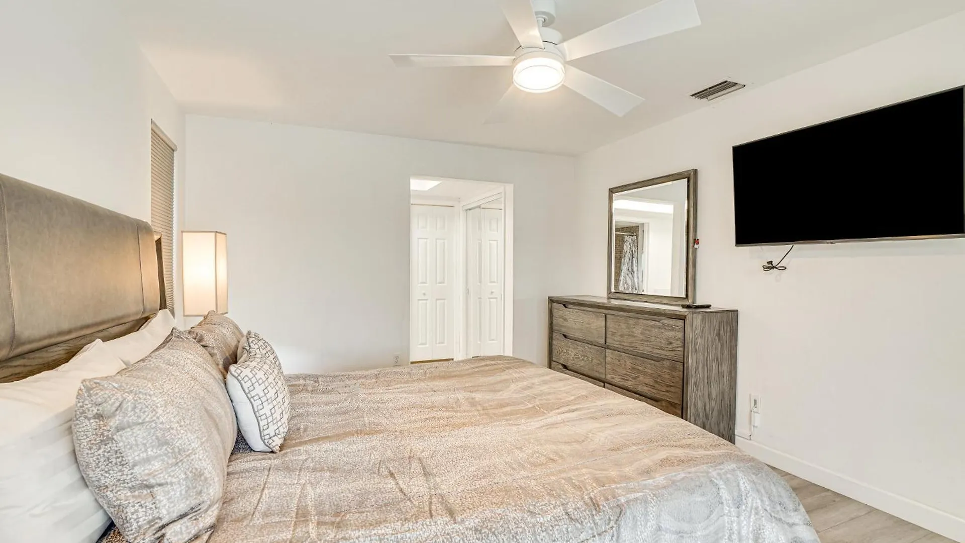 Escape With Pool And Patio, Near Beaches! * Cape Coral