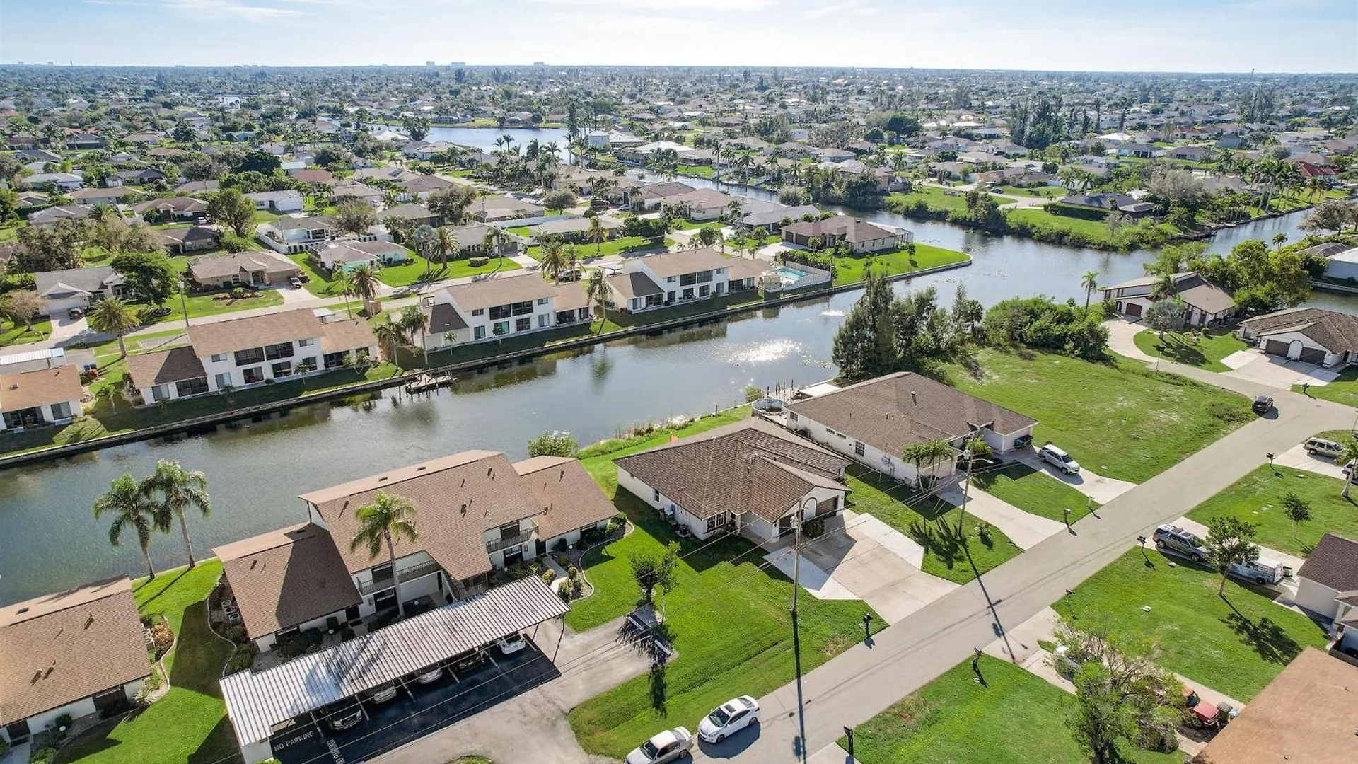 Peaceful 3 Bed Waterfront Semesterbostad