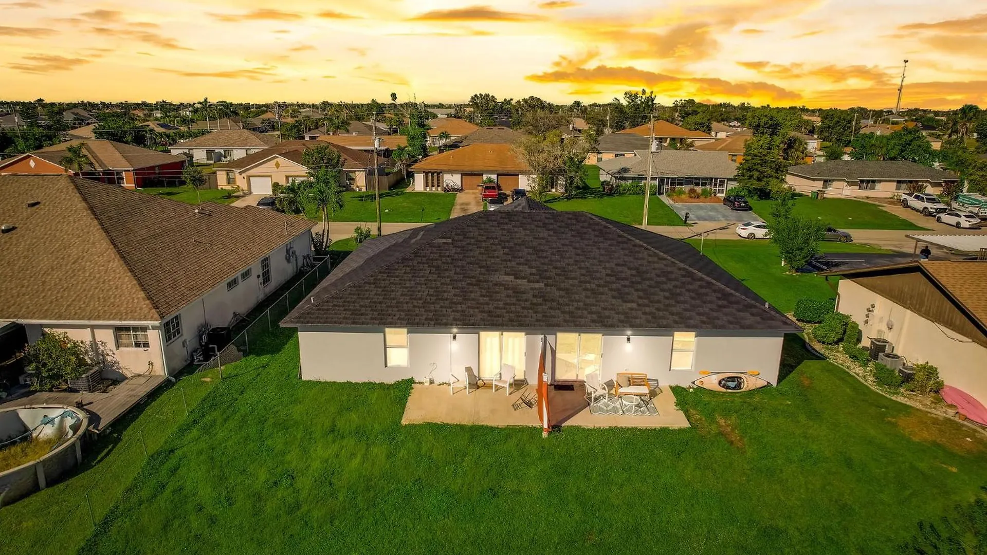 Peaceful 3 Bed Waterfront * Cape Coral