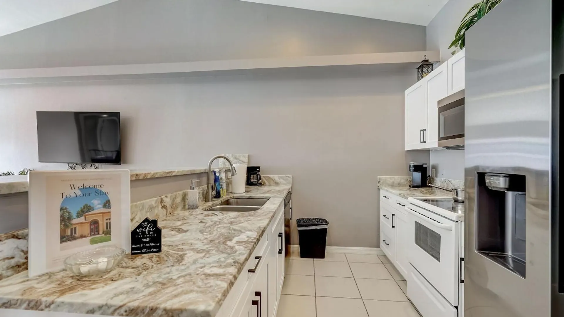 Peaceful 3 Bed Waterfront * Cape Coral