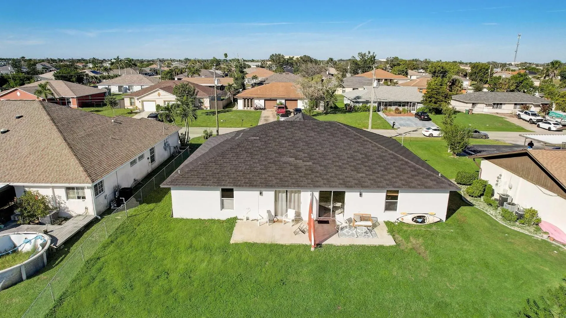 Peaceful 3 Bed Waterfront Cape Coral