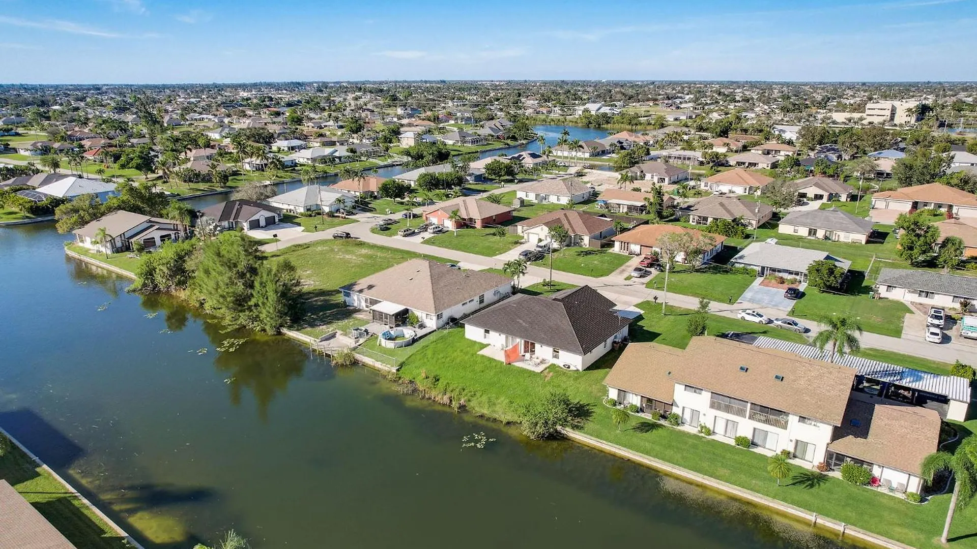 Peaceful 3 Bed Waterfront