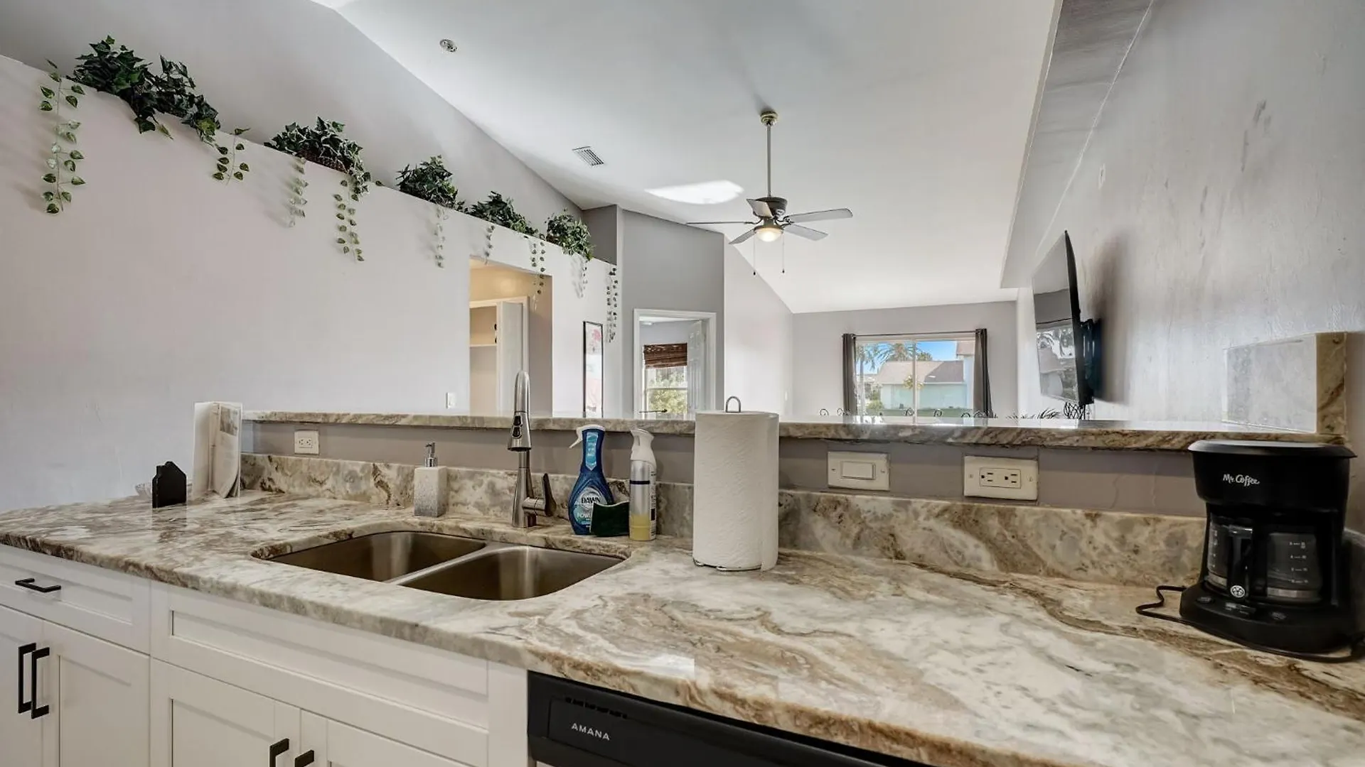 Peaceful 3 Bed Waterfront * Cape Coral