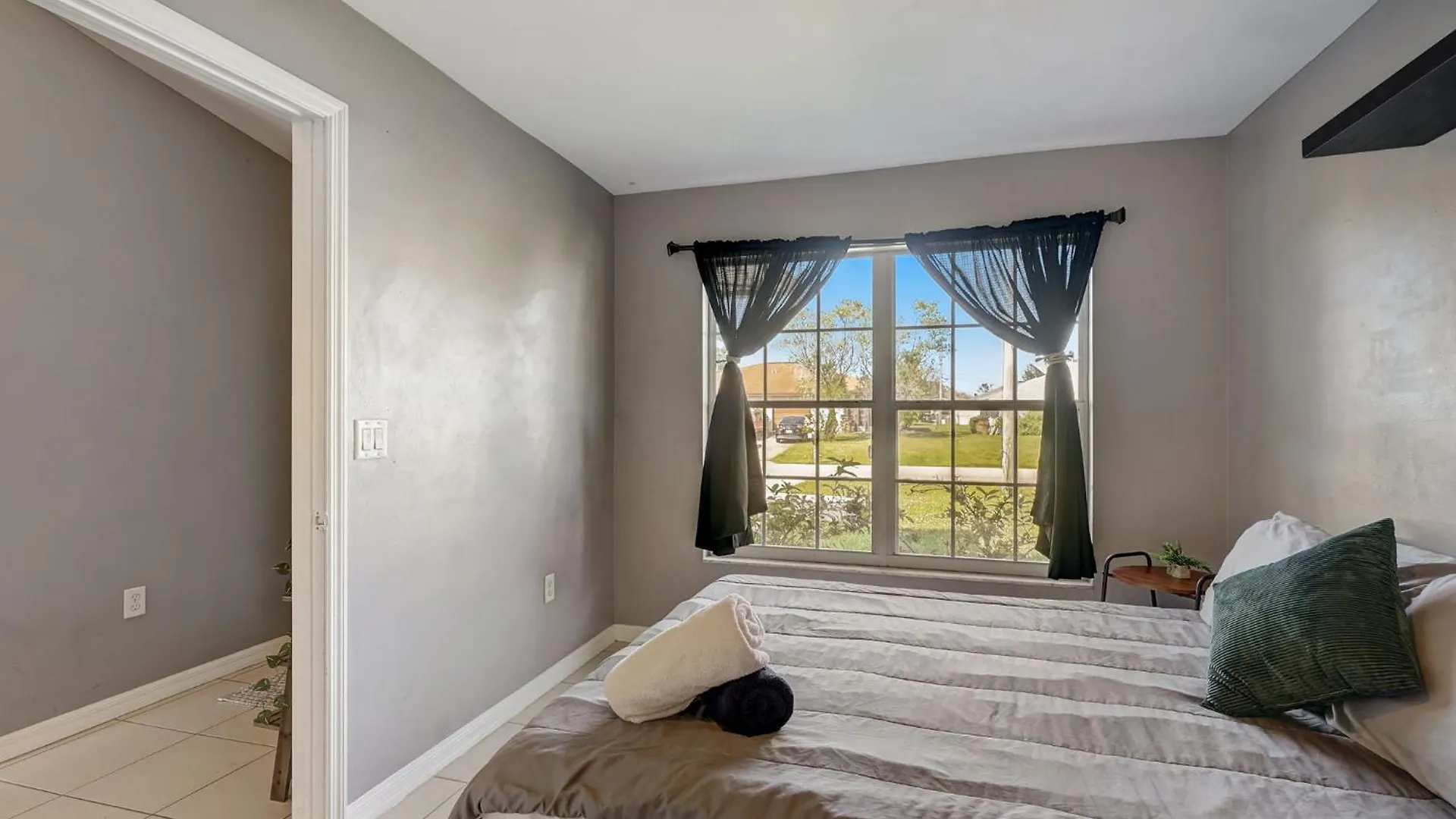 Peaceful 3 Bed Waterfront * Cape Coral