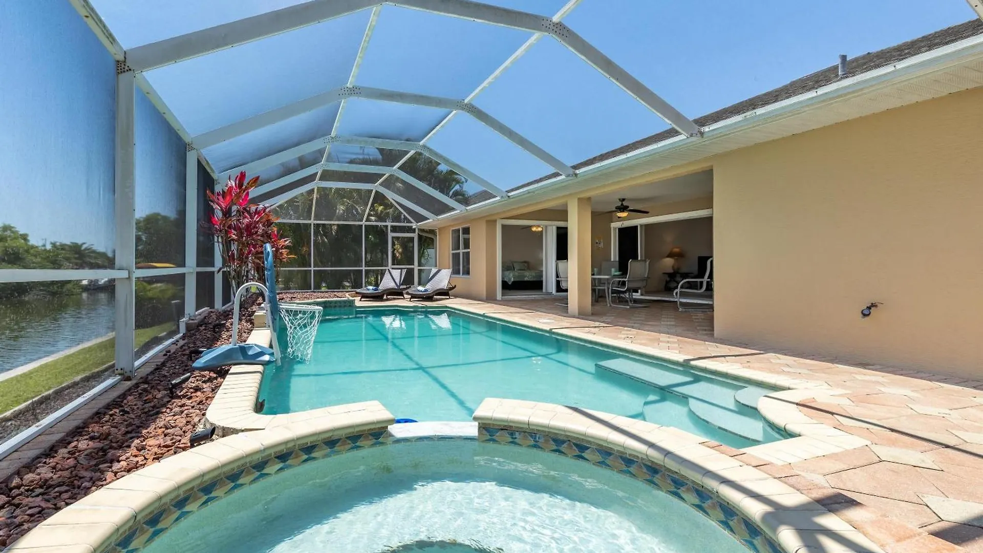 On The Lake, Holiday home Cape Coral