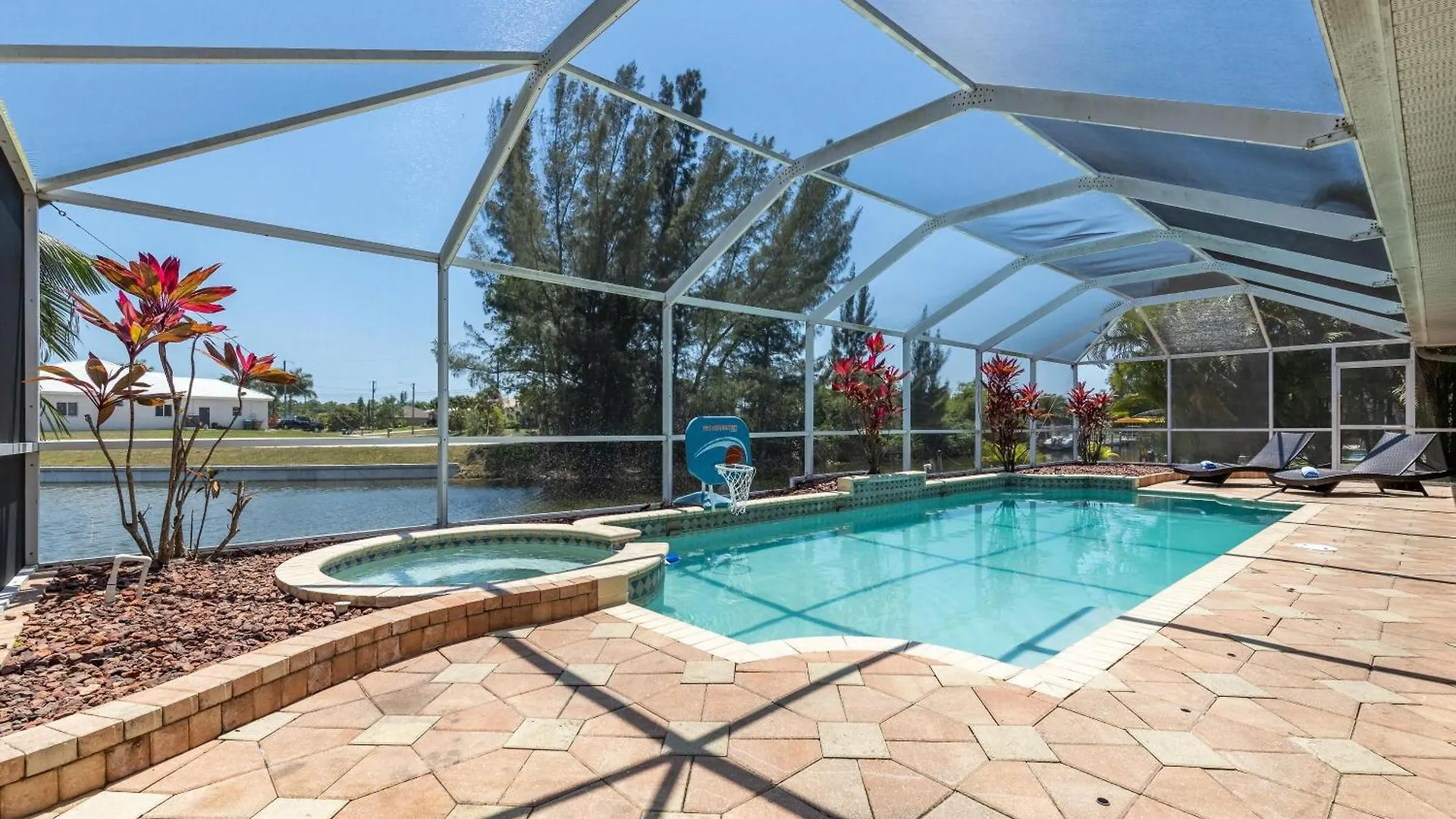 On The Lake, Holiday home Cape Coral