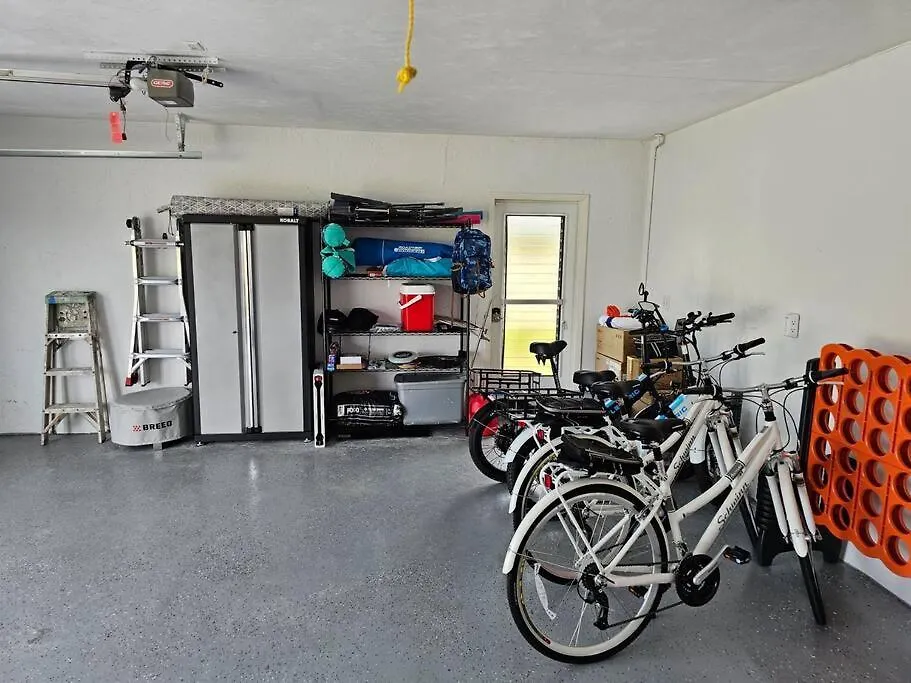 Cozy Retreat, Heated Pool, Water Canal, Bikes,3 Bedroom Prázdninový dům