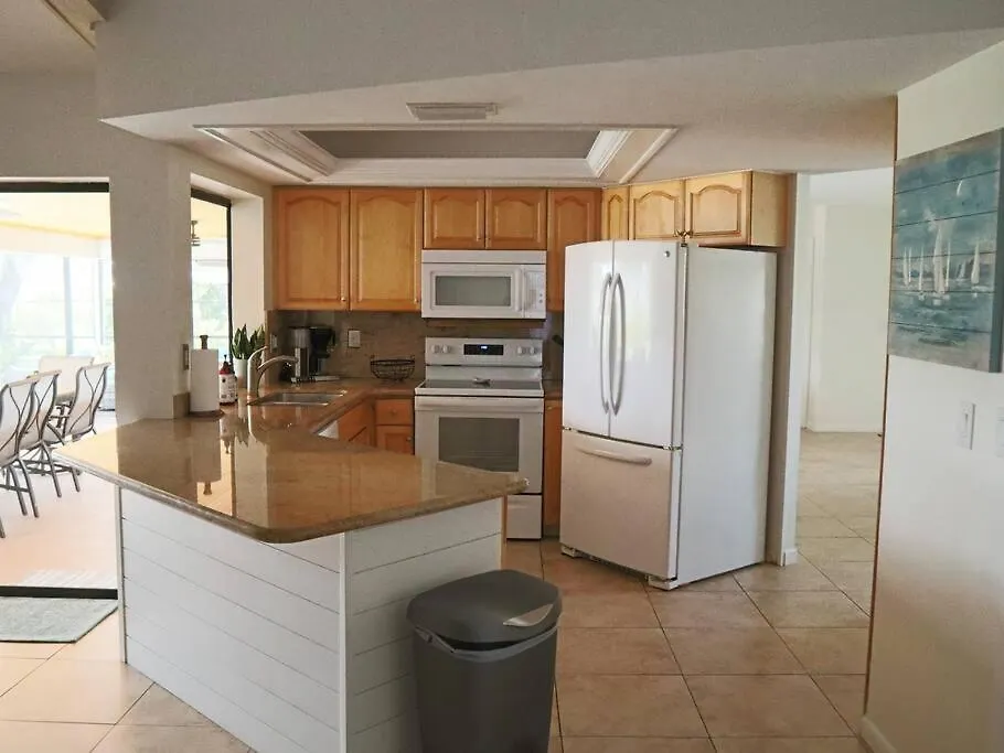 Cozy Retreat, Heated Pool, Water Canal, Bikes,3 Bedroom *