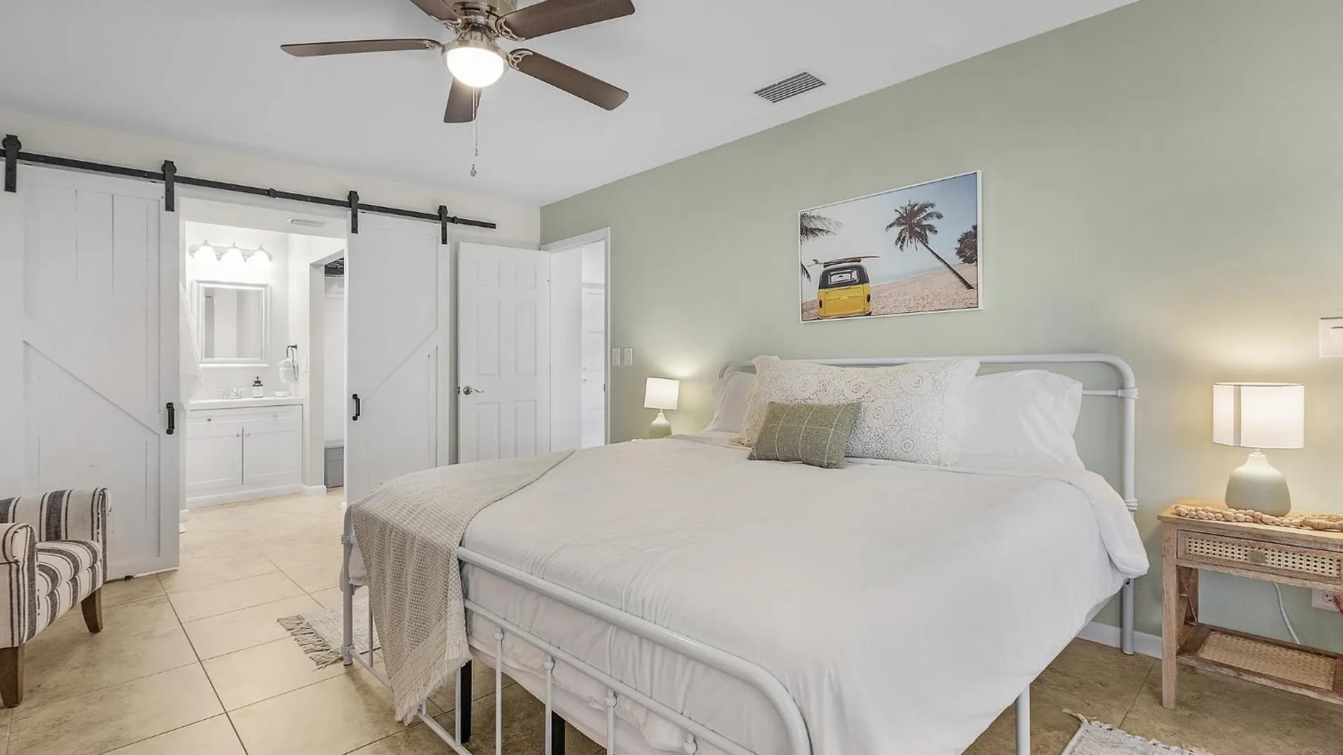 Cozy Retreat, Heated Pool, Water Canal, Bikes,3 Bedroom *