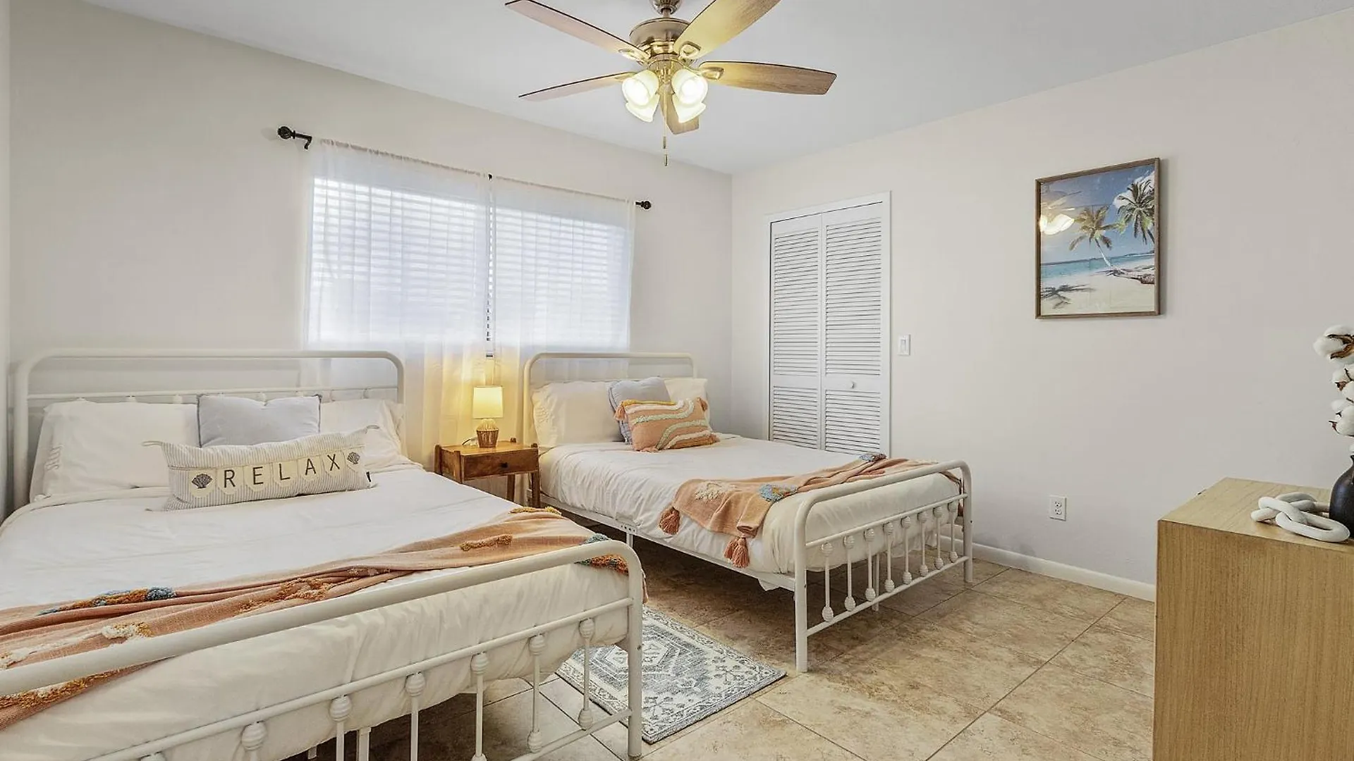 Cozy Retreat, Heated Pool, Water Canal, Bikes,3 Bedroom
