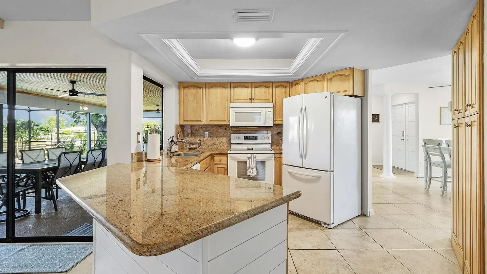 Cozy Retreat, Heated Pool, Water Canal, Bikes,3 Bedroom Cape Coral