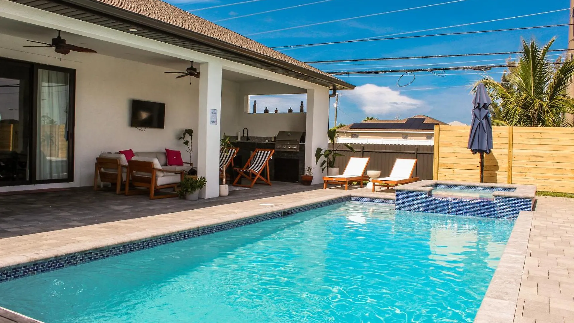 Luxurious Waterfront With Heated Pool And Jacuzzi 빌라 케이프코럴
