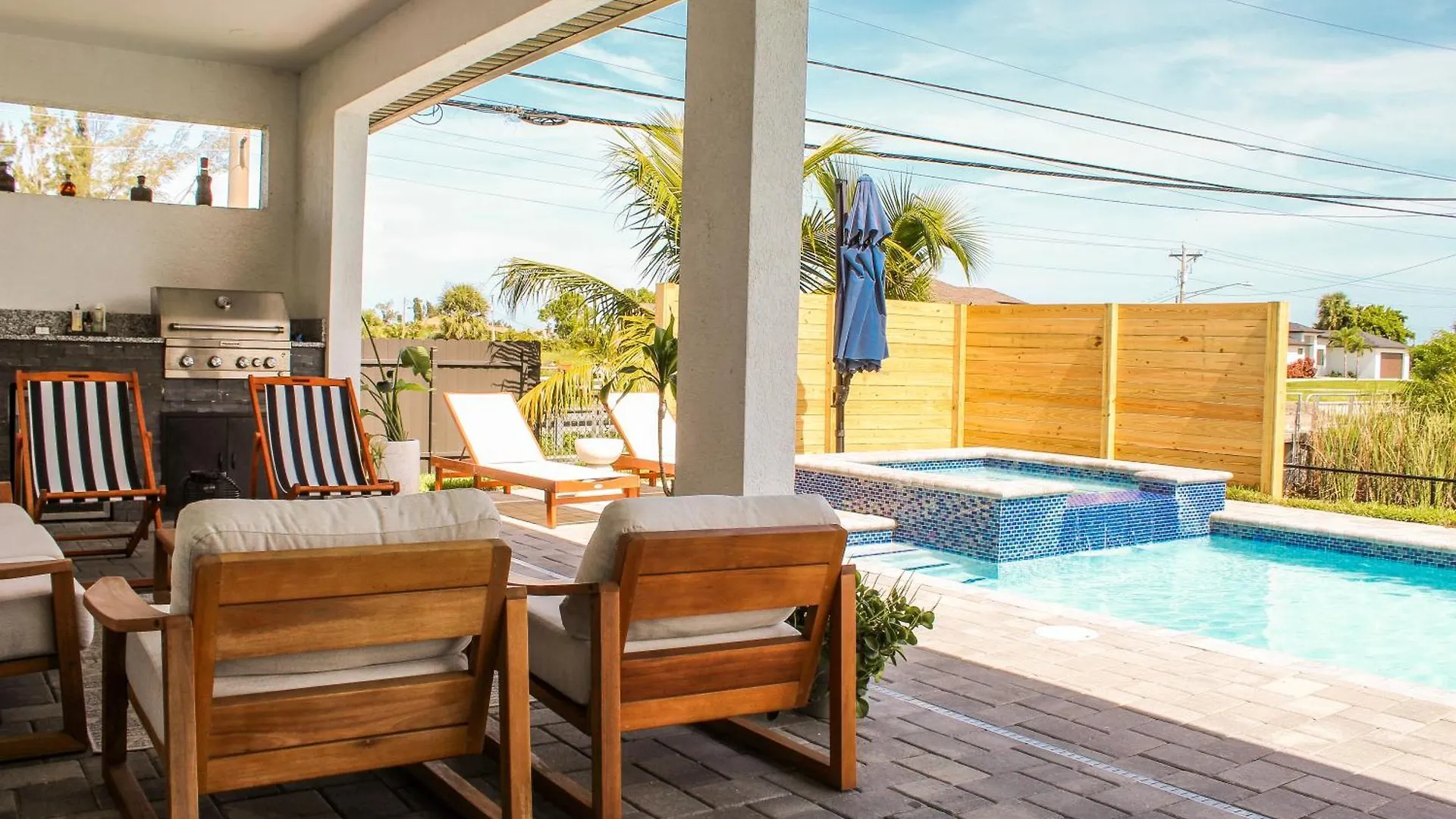 Luxurious Waterfront With Heated Pool And Jacuzzi 케이프코럴