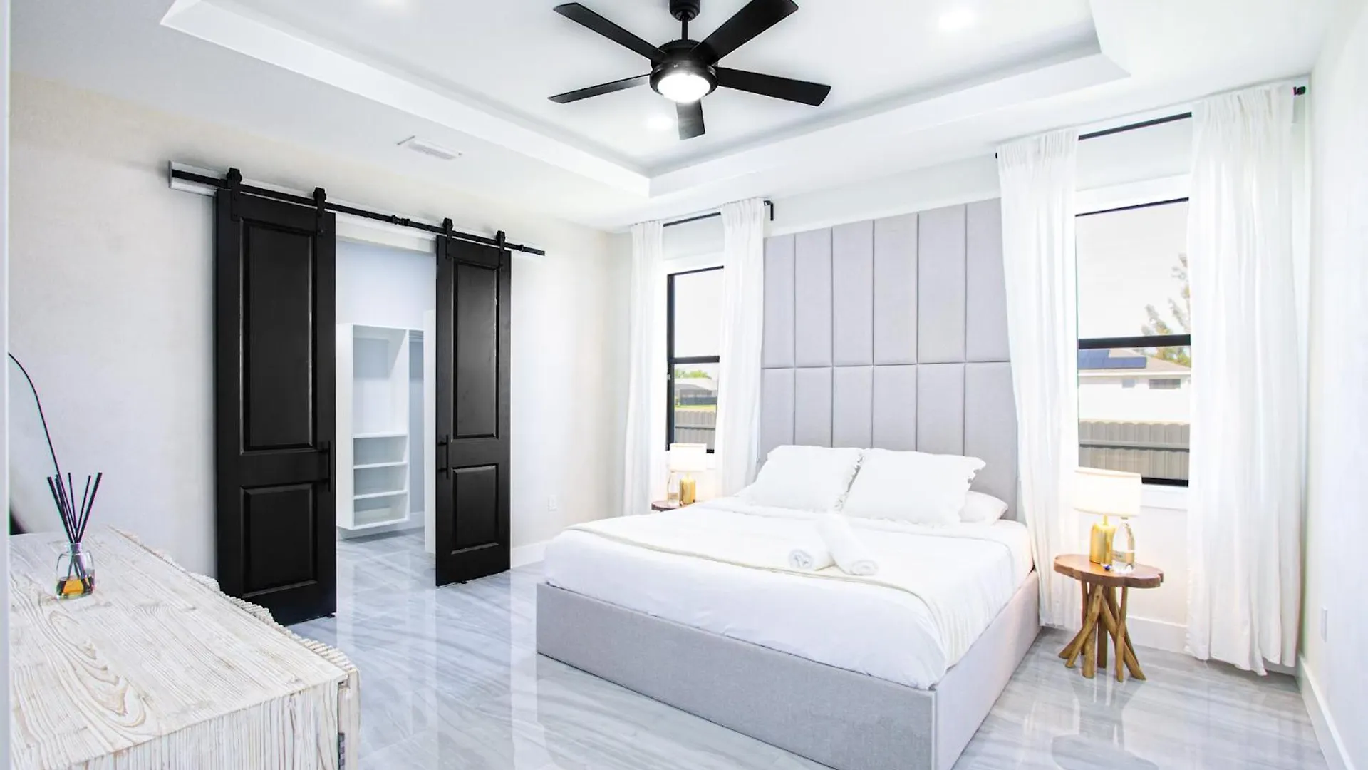 Luxurious Waterfront With Heated Pool And Jacuzzi 빌라