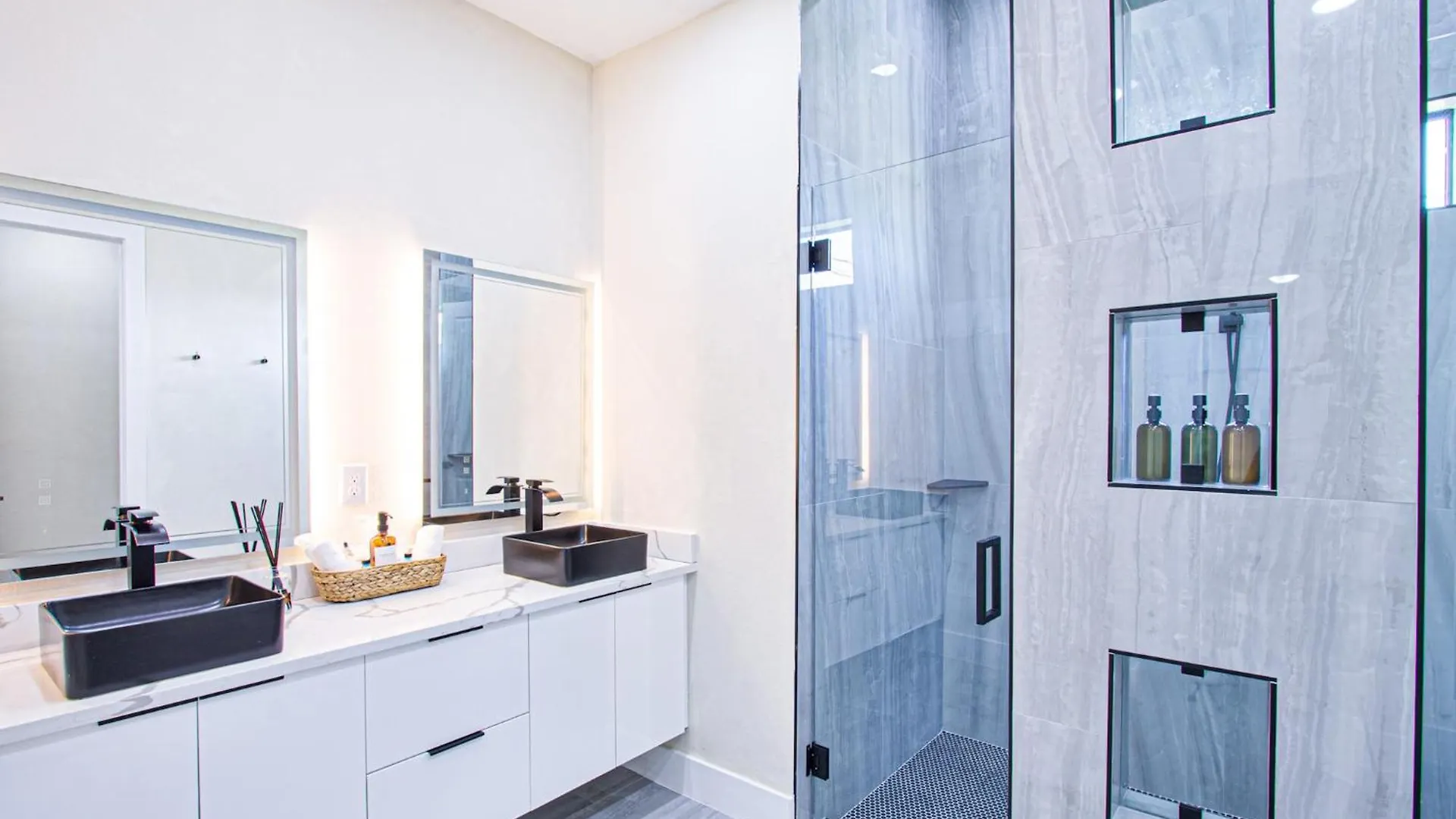 빌라 Luxurious Waterfront With Heated Pool And Jacuzzi *