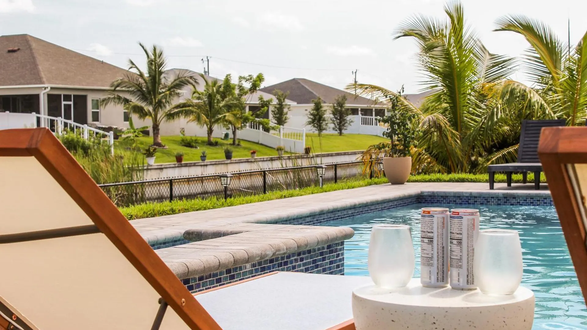 Luxurious Waterfront With Heated Pool And Jacuzzi 케이프코럴